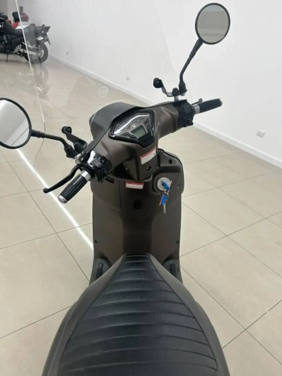 Keeway Motor Sixties 300i (2023 - 25) (16)