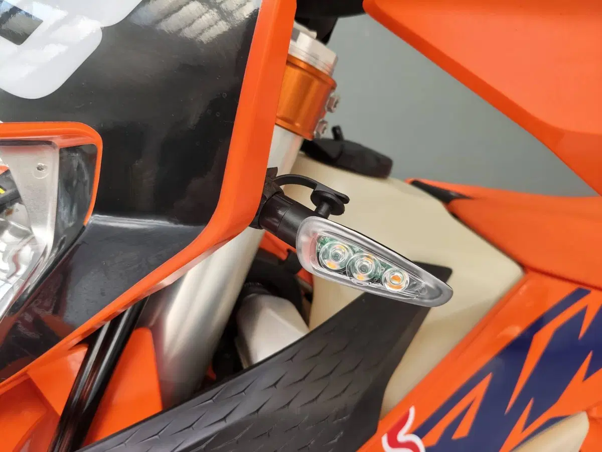 KTM 300 EXC Six Days (2025) (4)