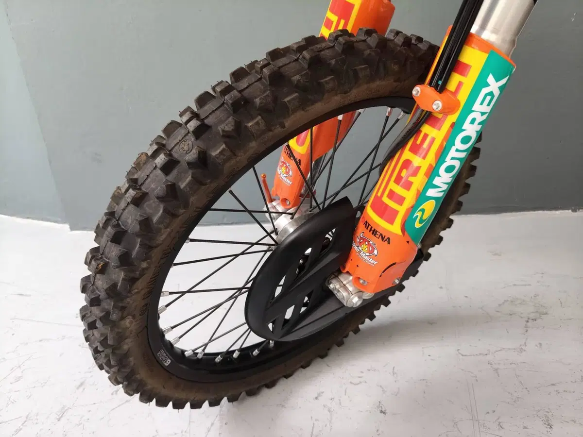 KTM 300 EXC Six Days (2025) (13)