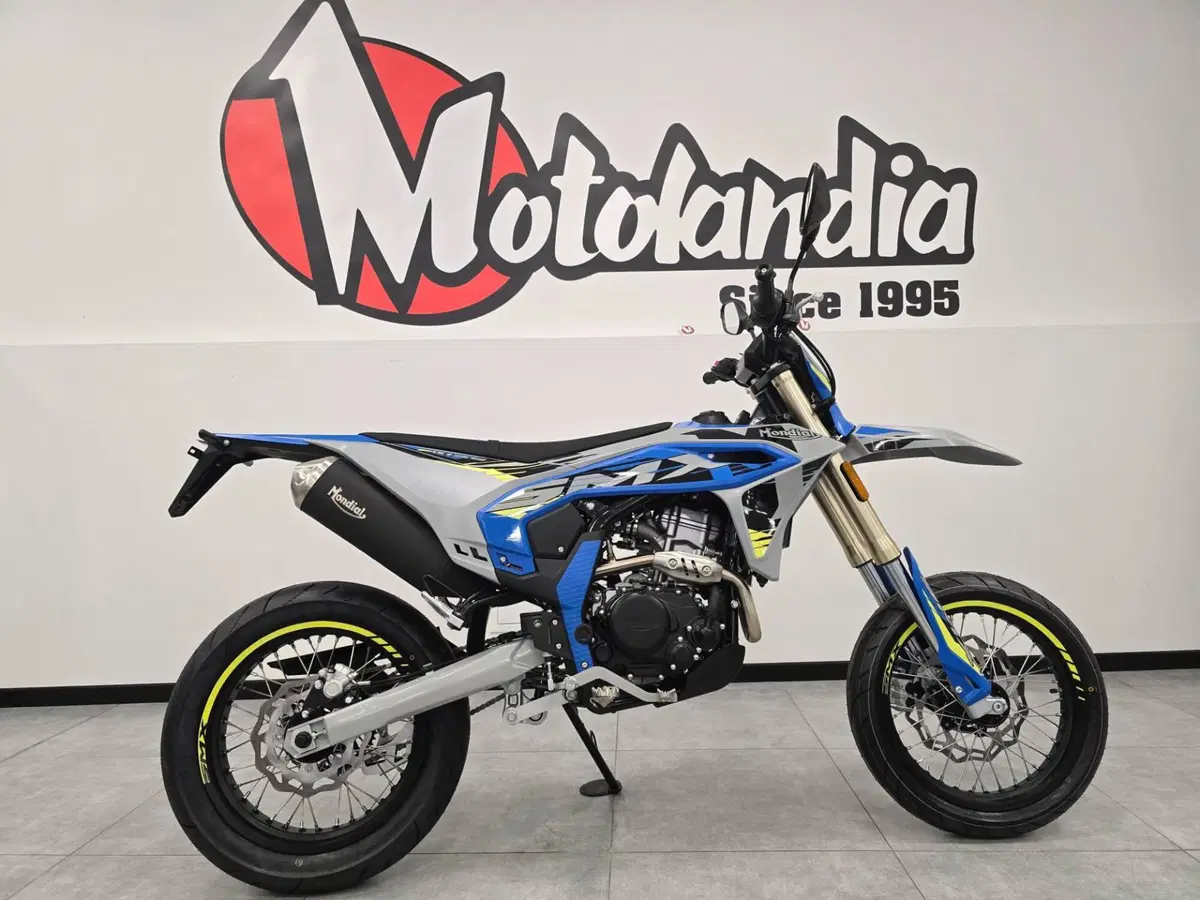 FB Mondial SMX 125 Motard (2025 - 26) (4)