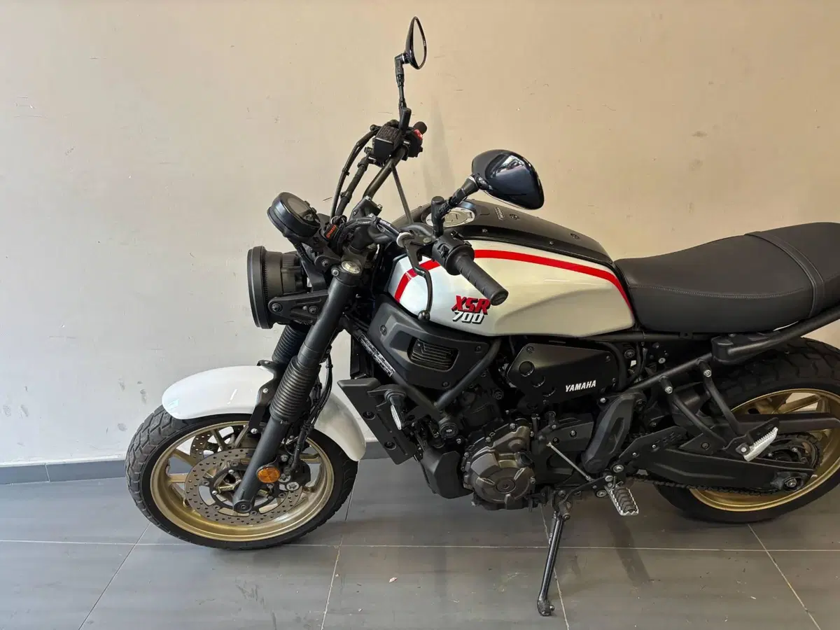 Yamaha XSR 700 XTribute (2022 - 24) (2)