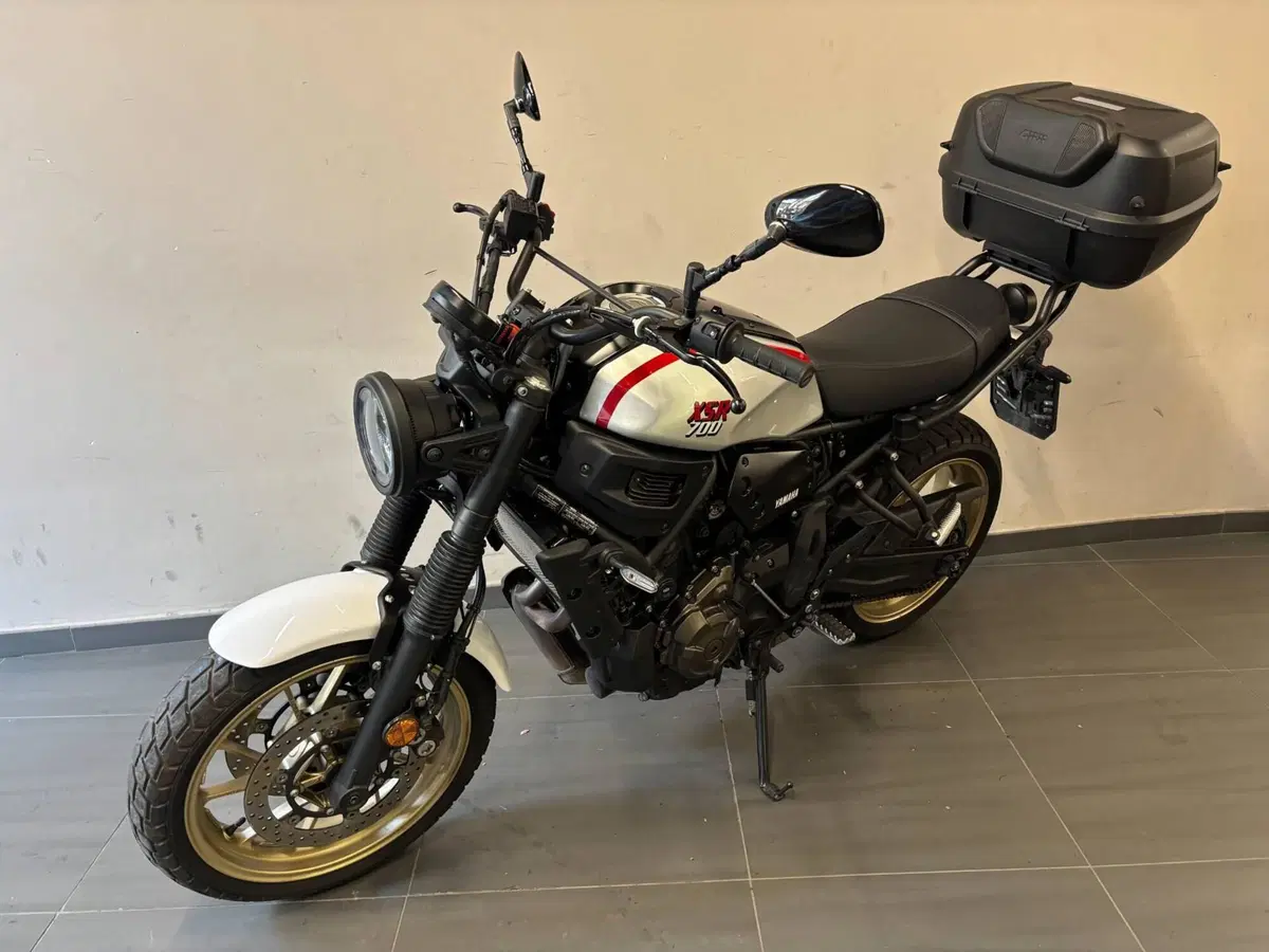 Yamaha XSR 700 XTribute (2022 - 24) (5)