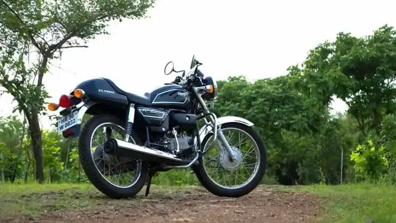 Hero Splendor Pro Classic: spunta un brevetto retr&ograve;