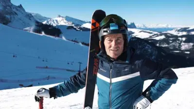 Peter Runggaldier fa un incidente con la sua KTM sul Passo Sella. Grave una ciclista