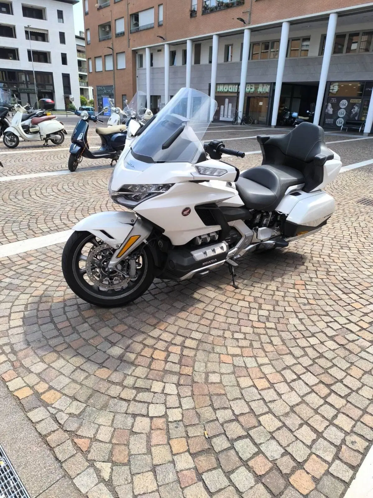 Honda GL 1800 Gold Wing Tour DTC (2018 - 20) (2)
