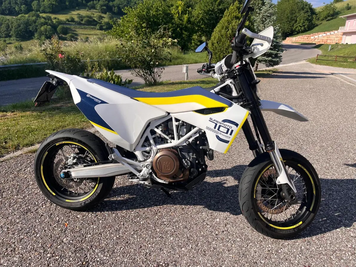 Husqvarna 701 Supermoto (2017 - 19)