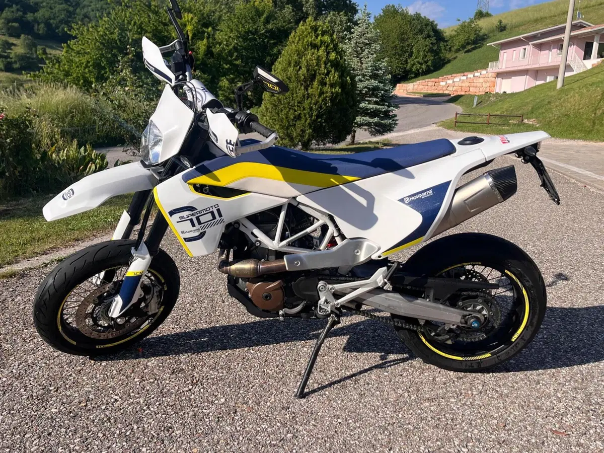 Husqvarna 701 Supermoto (2017 - 19) (2)