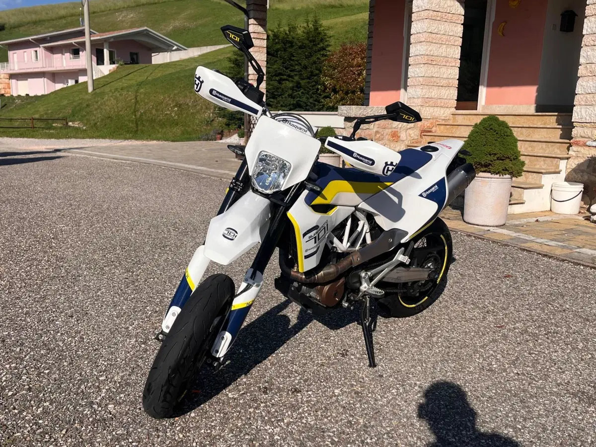 Husqvarna 701 Supermoto (2017 - 19) (3)
