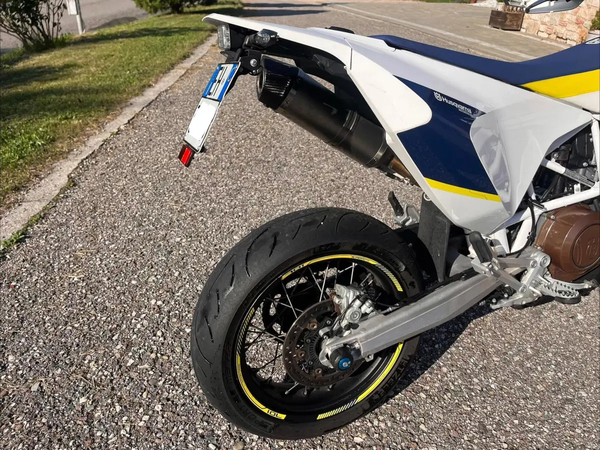 Husqvarna 701 Supermoto (2017 - 19) (6)