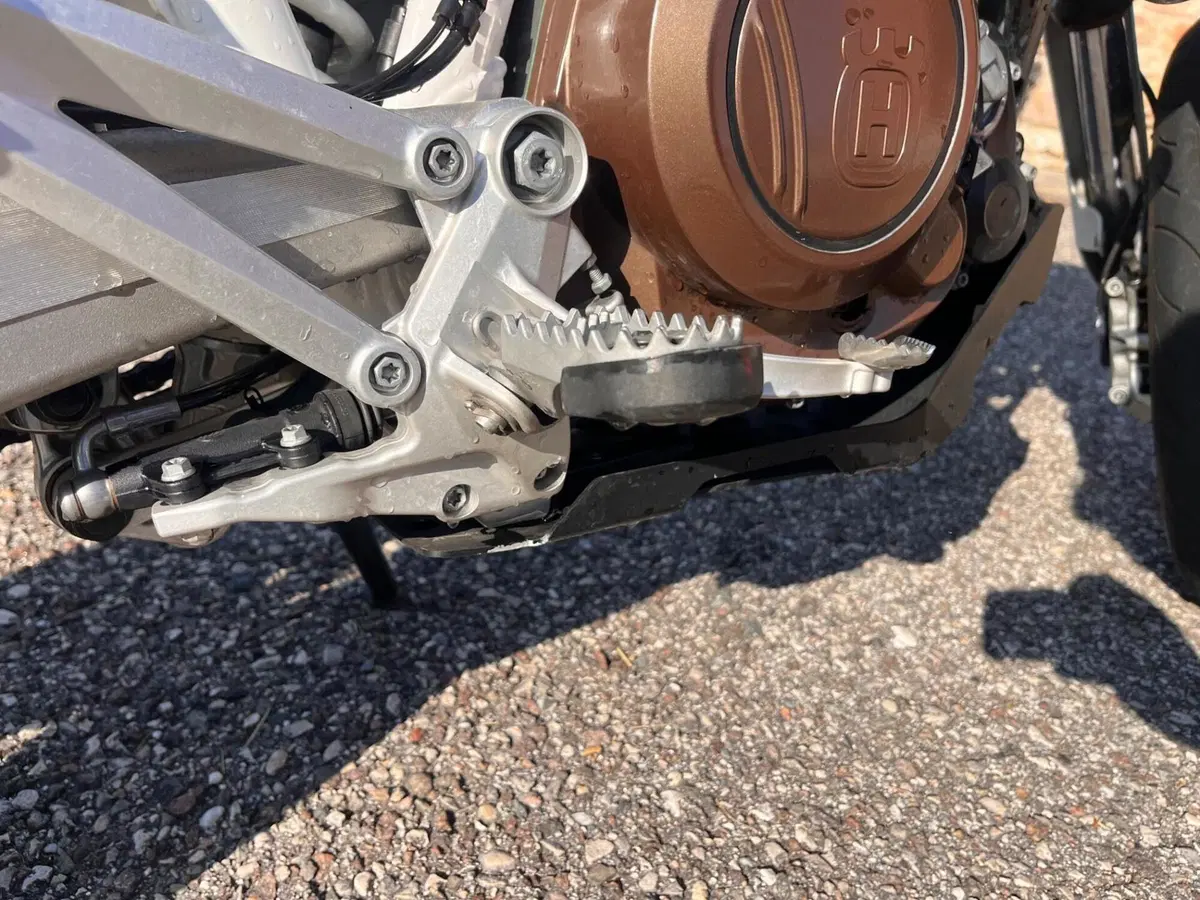 Husqvarna 701 Supermoto (2017 - 19) (7)