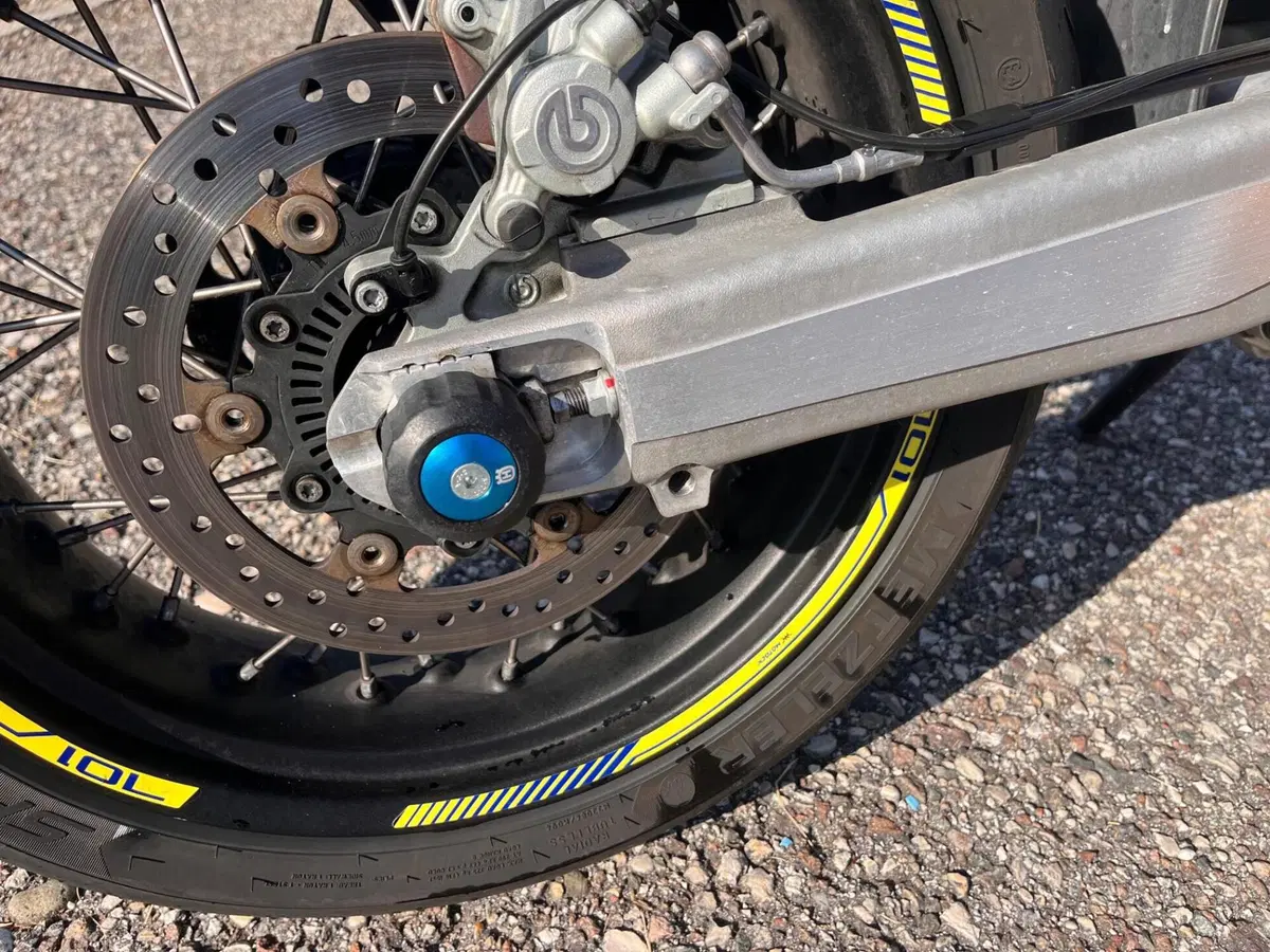 Husqvarna 701 Supermoto (2017 - 19) (8)