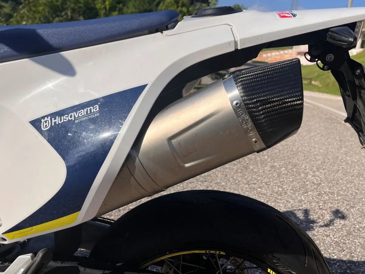 Husqvarna 701 Supermoto (2017 - 19) (12)