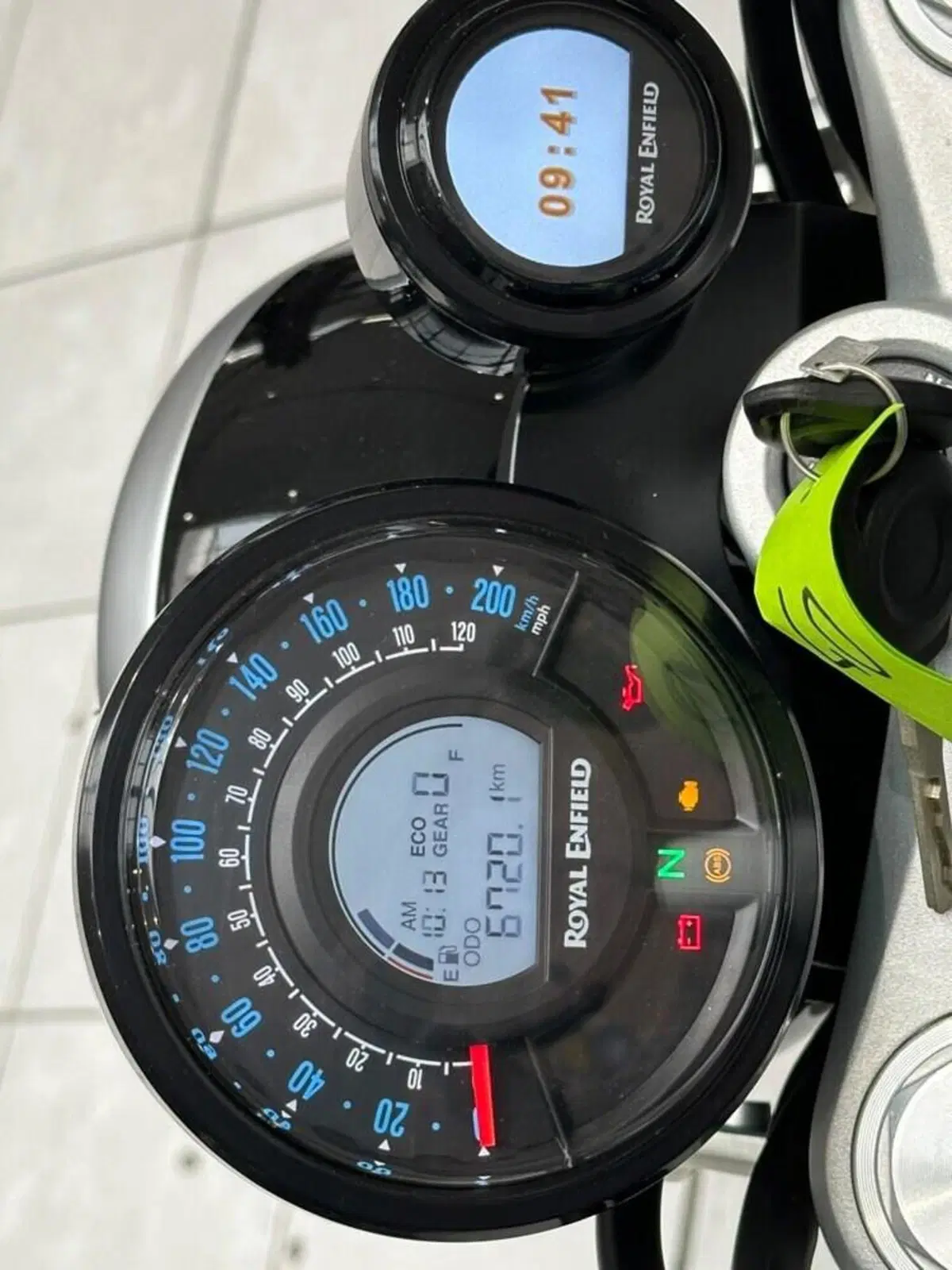 Royal Enfield Super Meteor 650 (2023 - 26) (4)