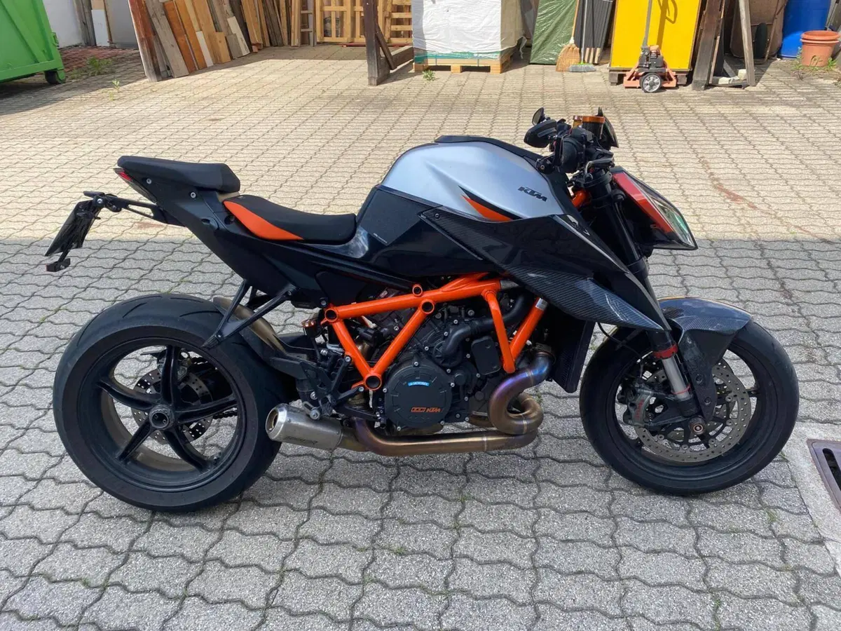KTM 1290 Super Duke R (2022 - 23) (3)