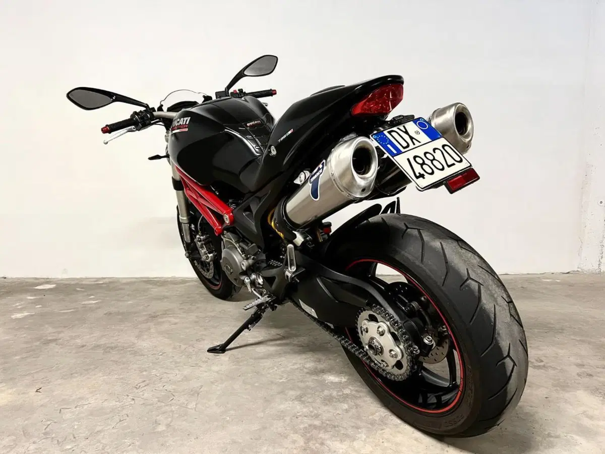 Ducati Monster 796 (2010 - 13) (3)