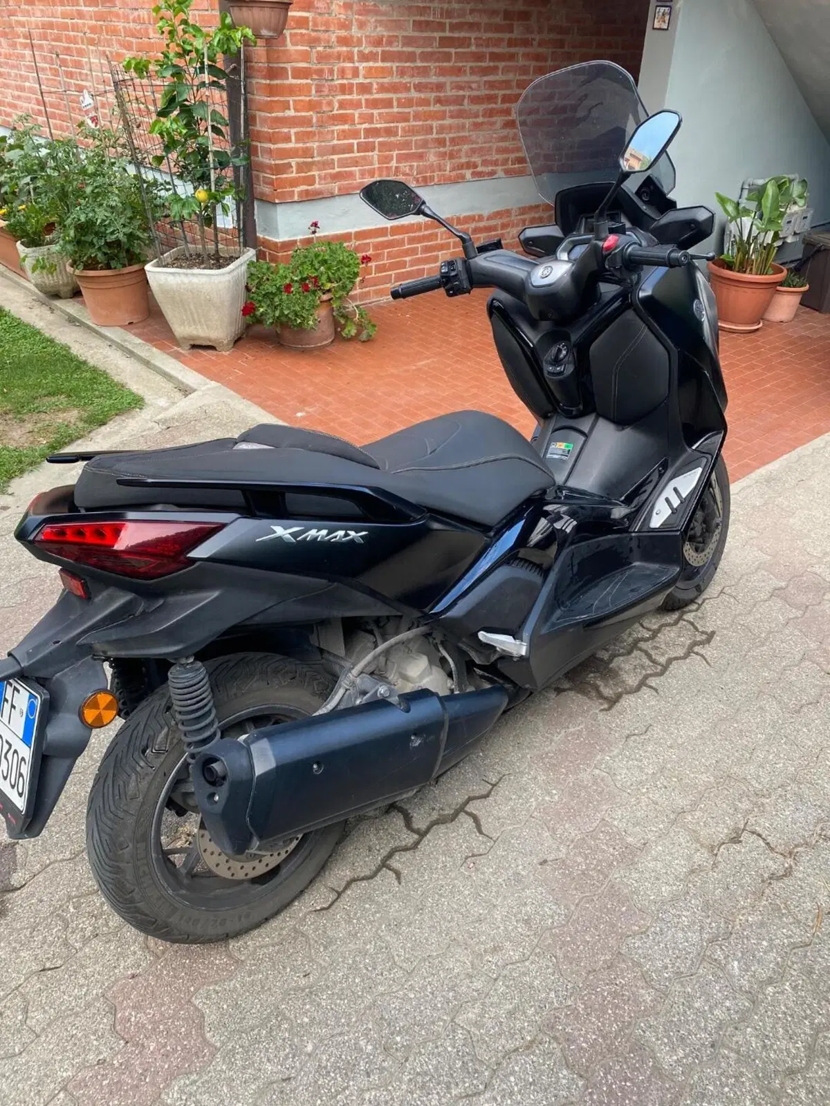 Yamaha X-Max 300 Tech Max (2021 - 24) (2)