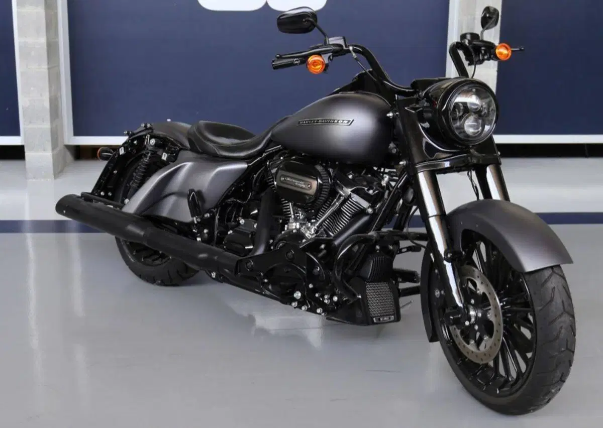 Harley-Davidson 107 Road King Special (2017 - 18) - FLHRXS (2)