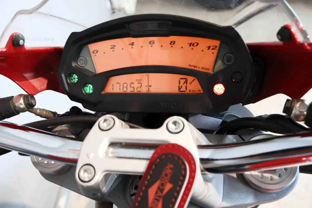 Ducati Monster 696 Plus (2007 - 14) (7)