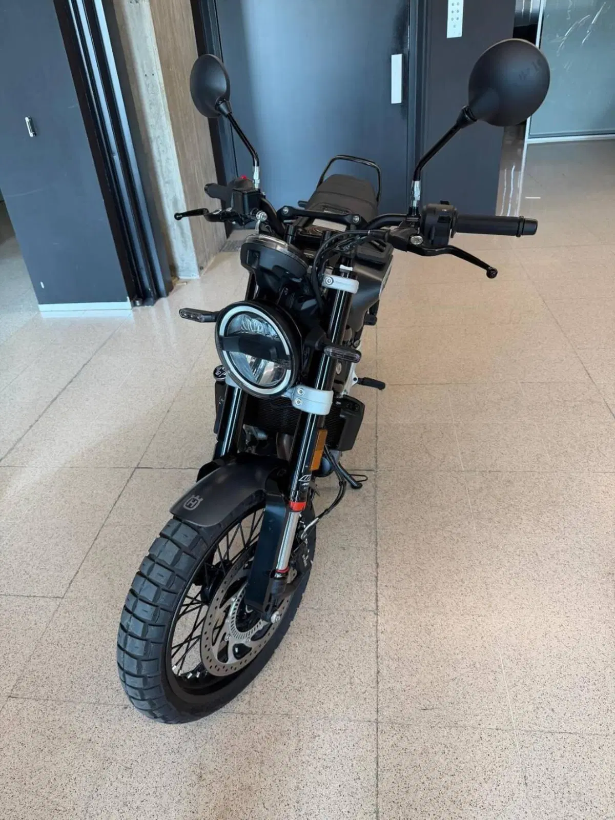 Husqvarna Svartpilen 401 (2021 - 23) (2)