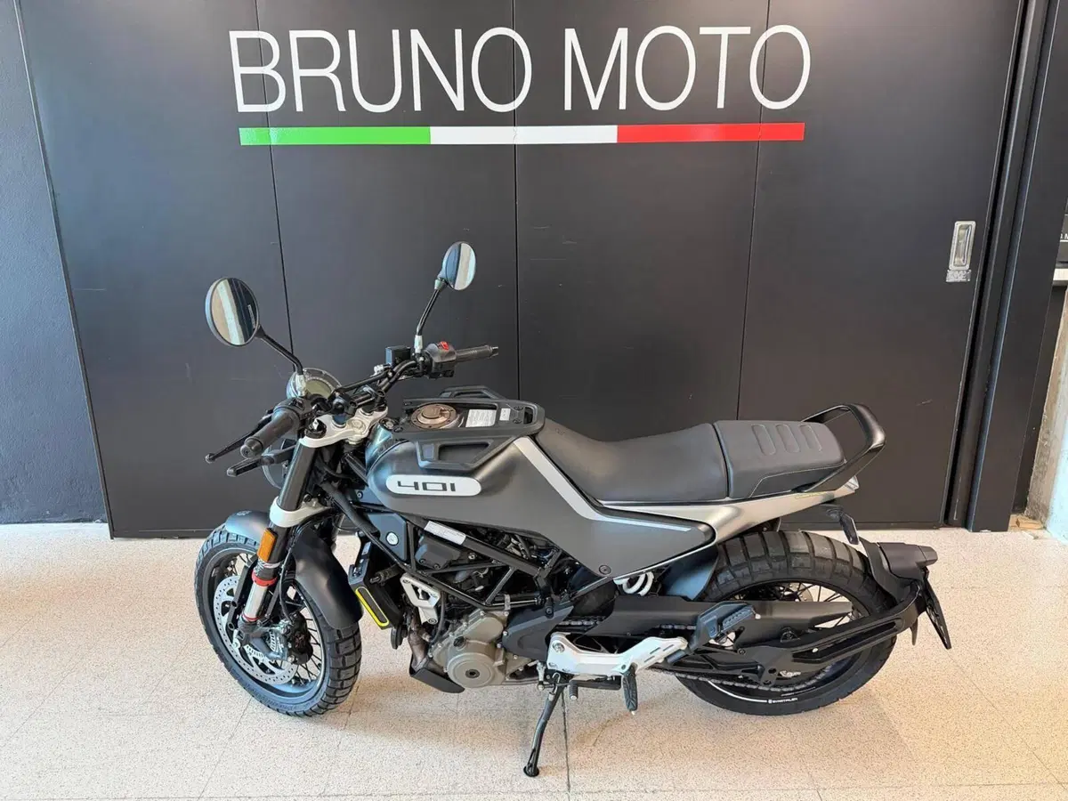 Husqvarna Svartpilen 401 (2021 - 23) (3)