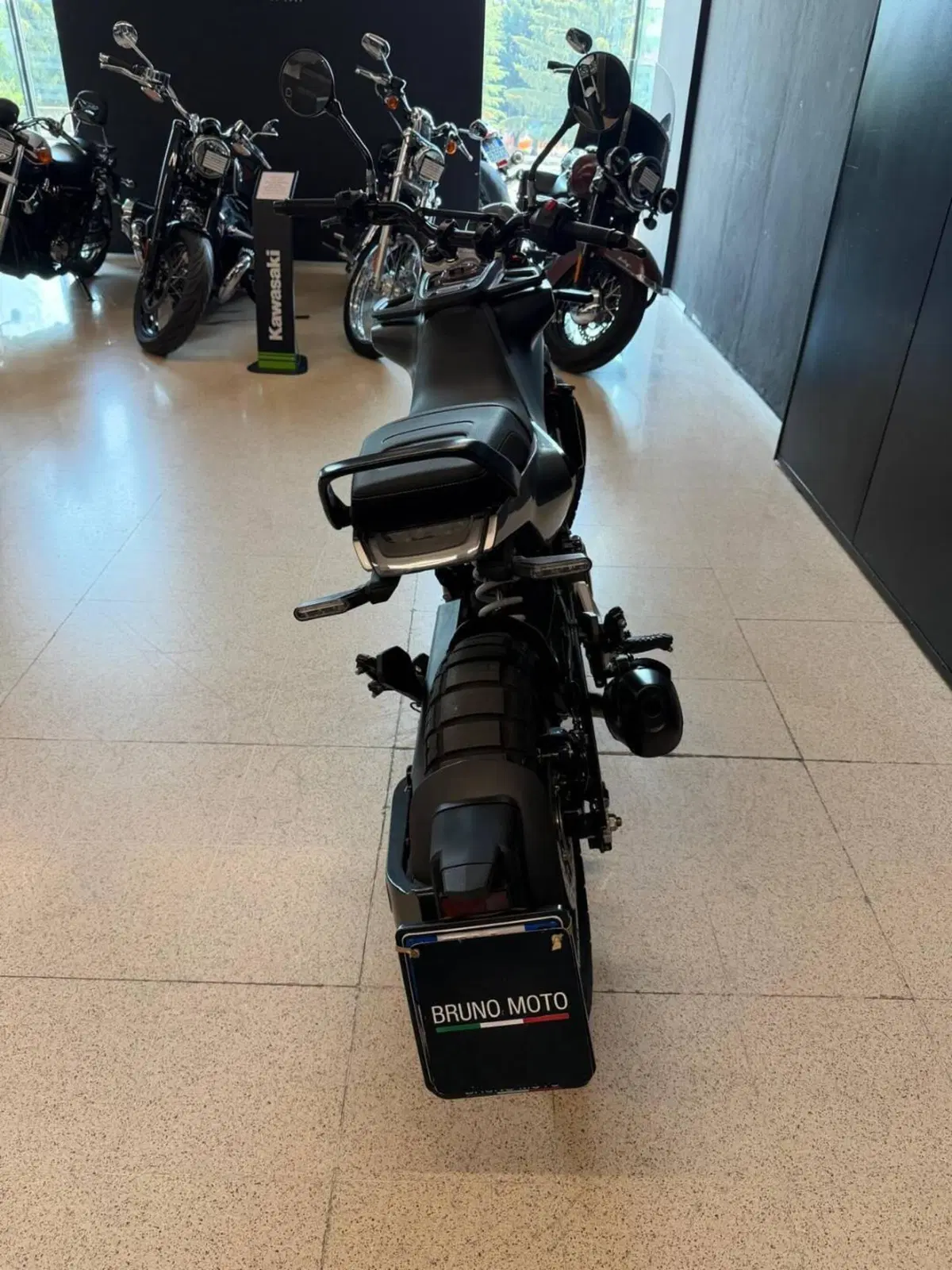 Husqvarna Svartpilen 401 (2021 - 23) (4)