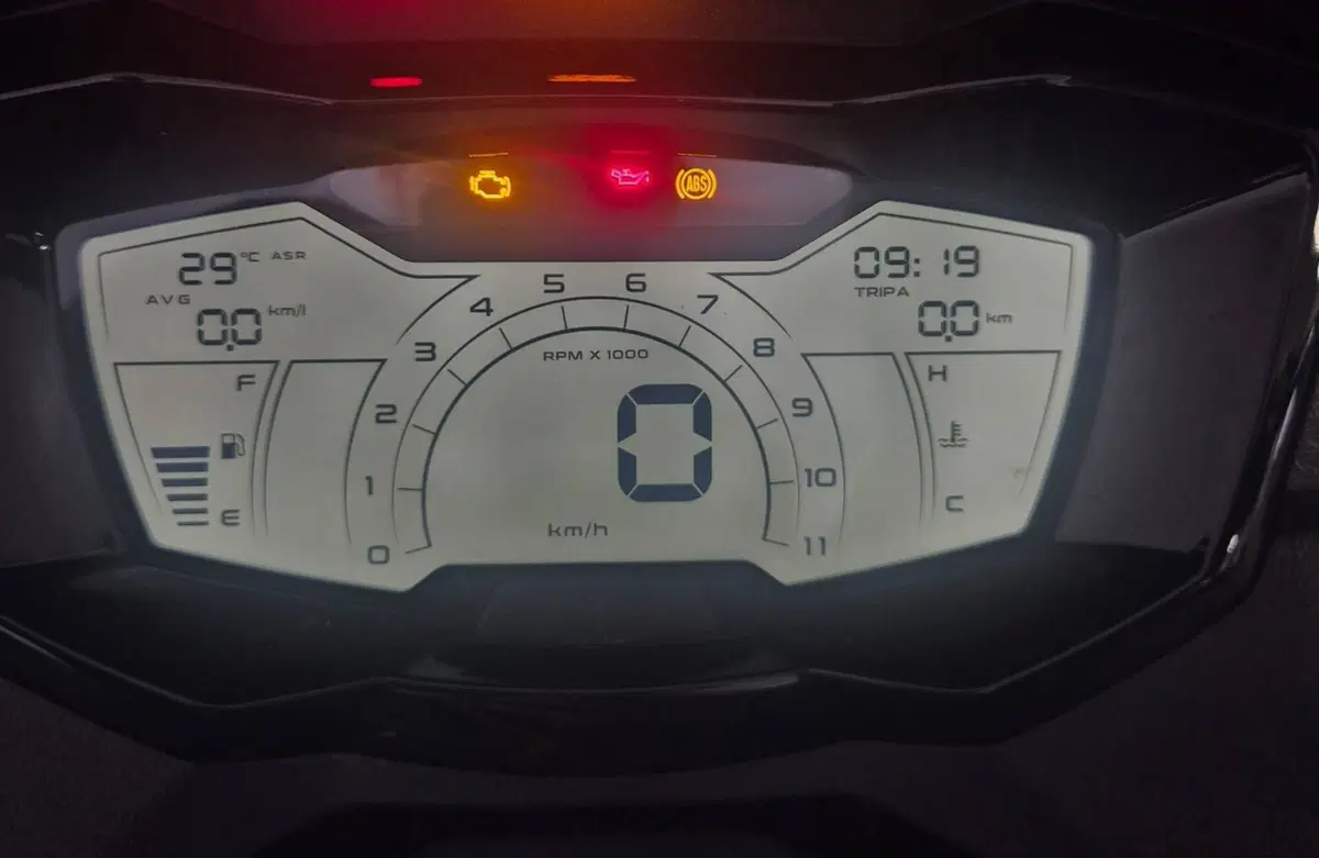 Piaggio MP3 310 Sport (2025 - 26) (8)