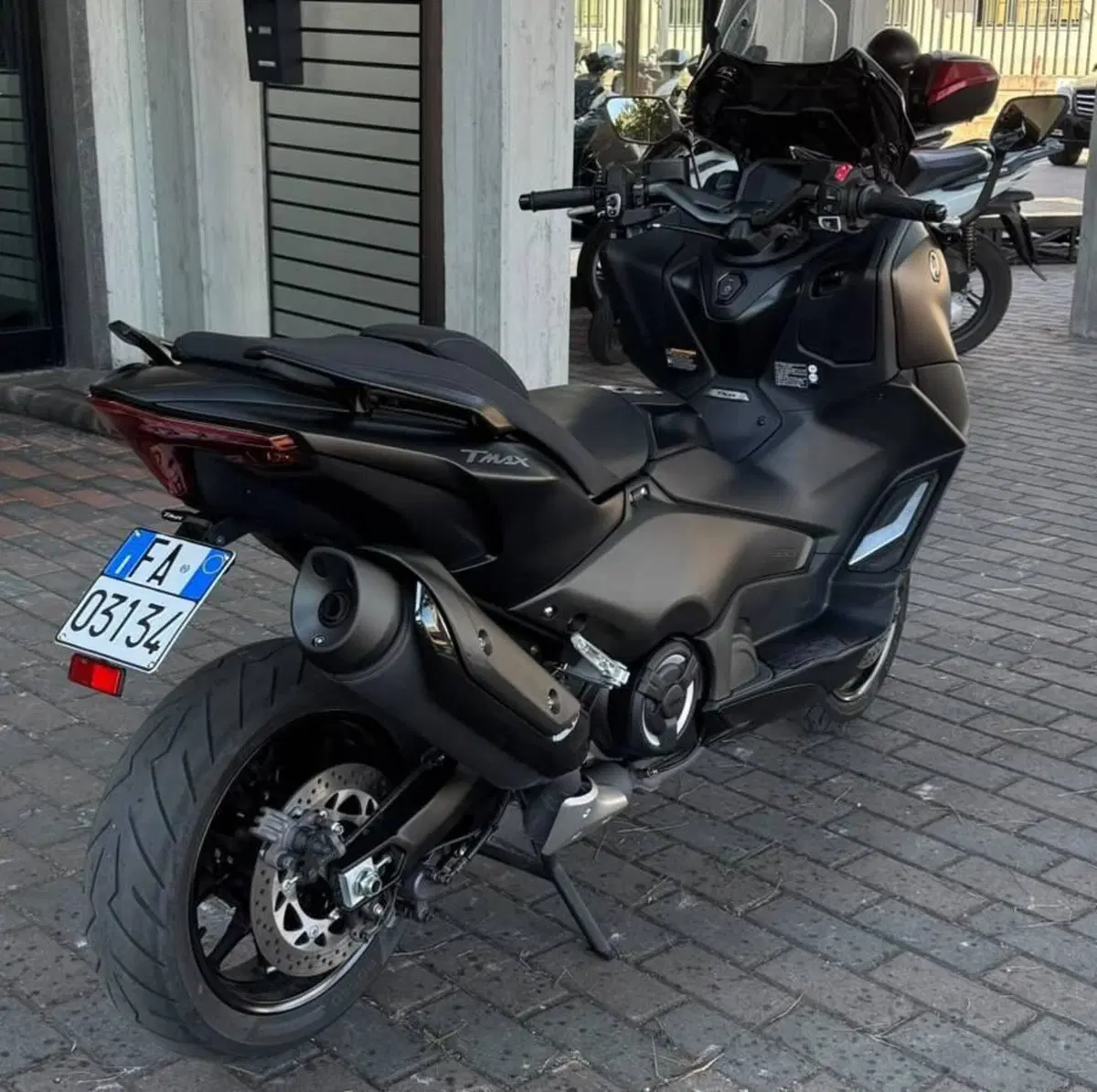 Yamaha T-Max 560 (2022 - 24) (3)