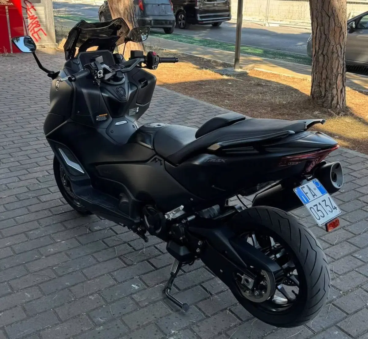 Yamaha T-Max 560 (2022 - 24) (4)