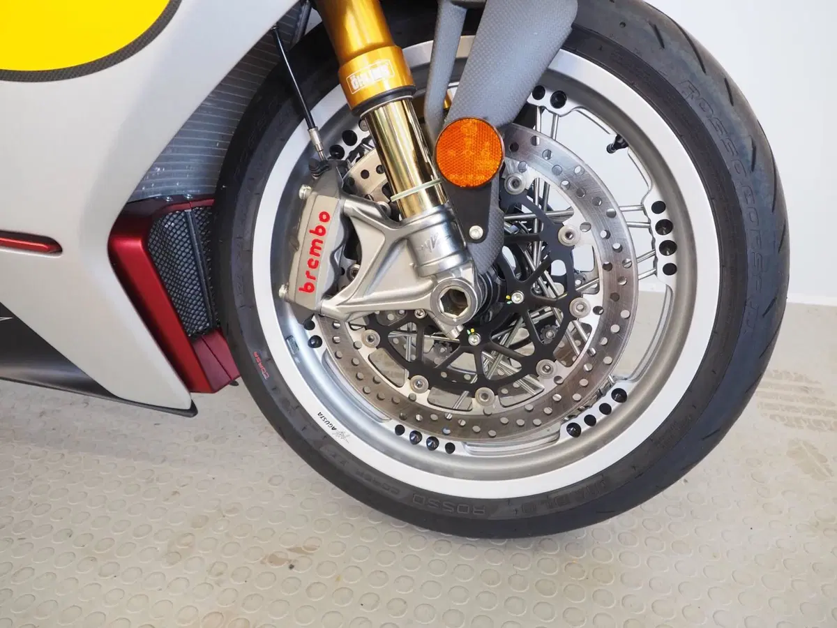 MV Agusta Superveloce 800 Ago (2021 - 23) (5)