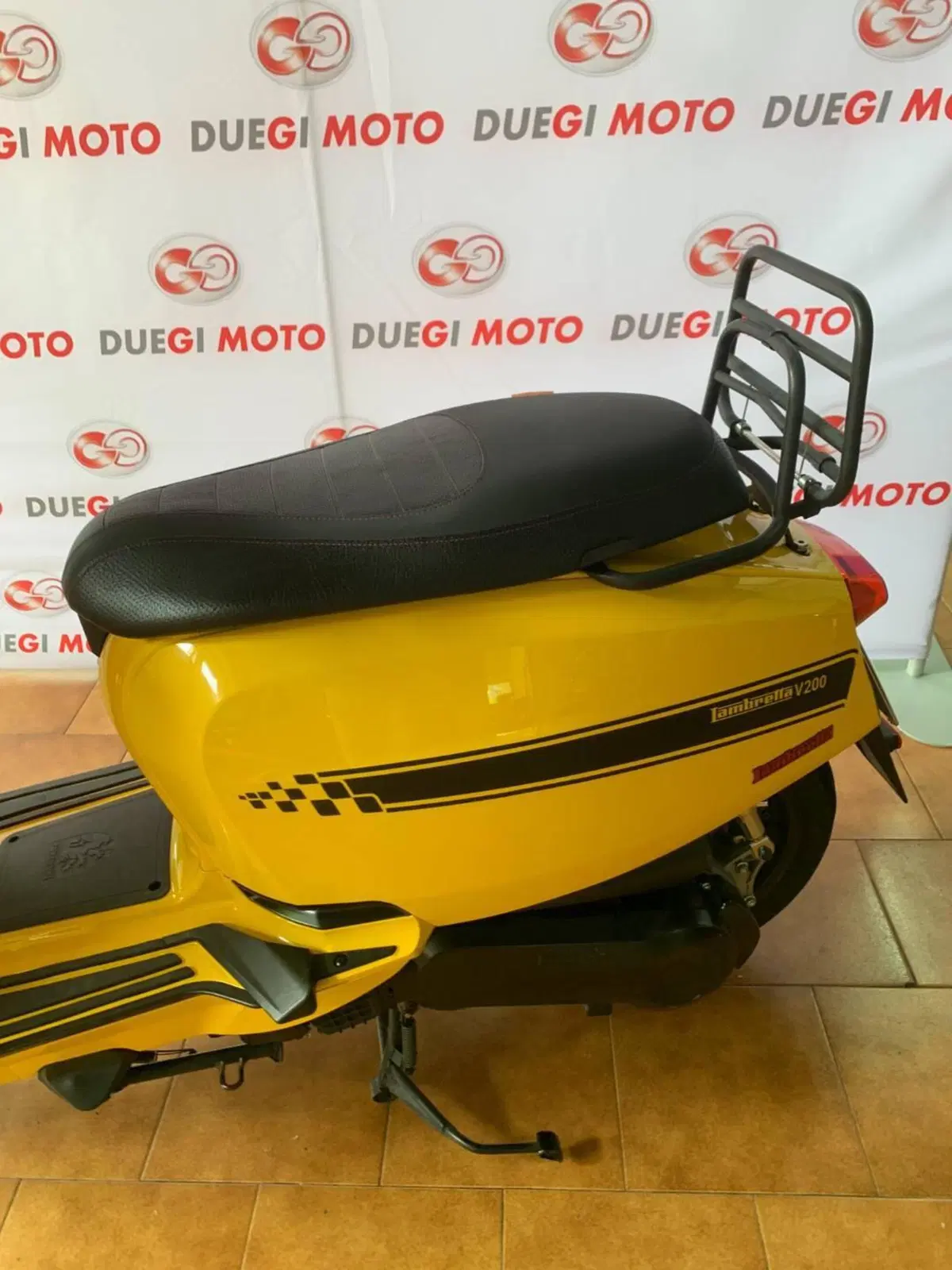 Lambretta V200 Special (2021 - 26) (3)