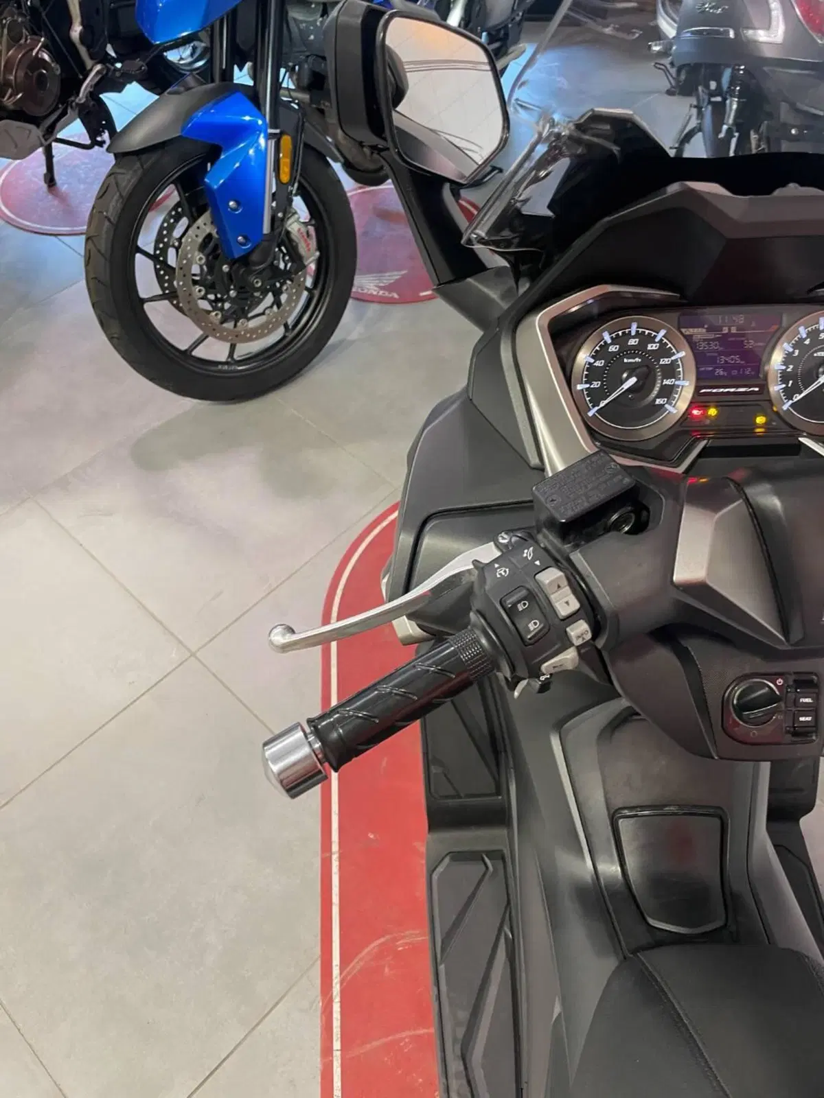Honda Forza 350 (2022 - 24) (13)