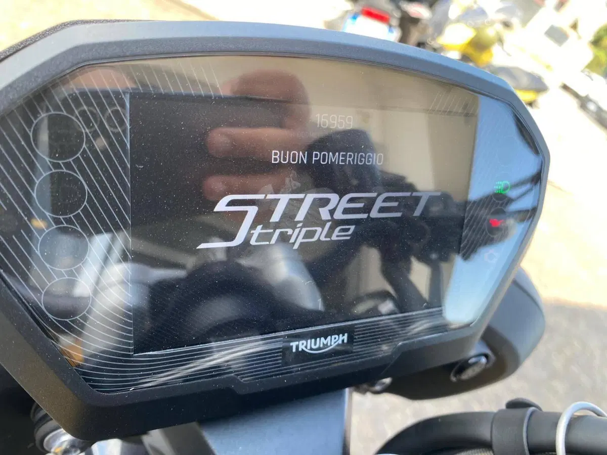 Triumph Street Triple 765 RS (2023 - 26) (3)
