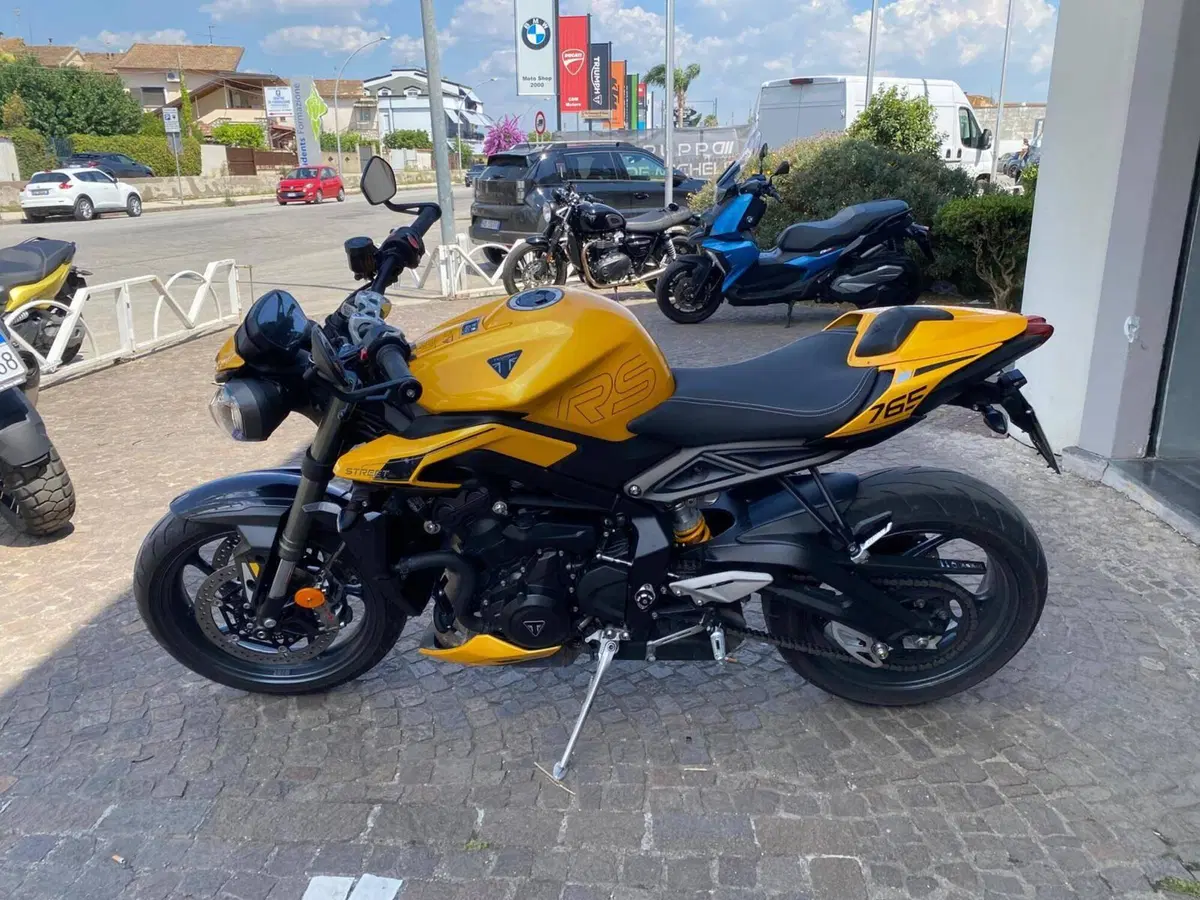 Triumph Street Triple 765 RS (2023 - 26) (2)