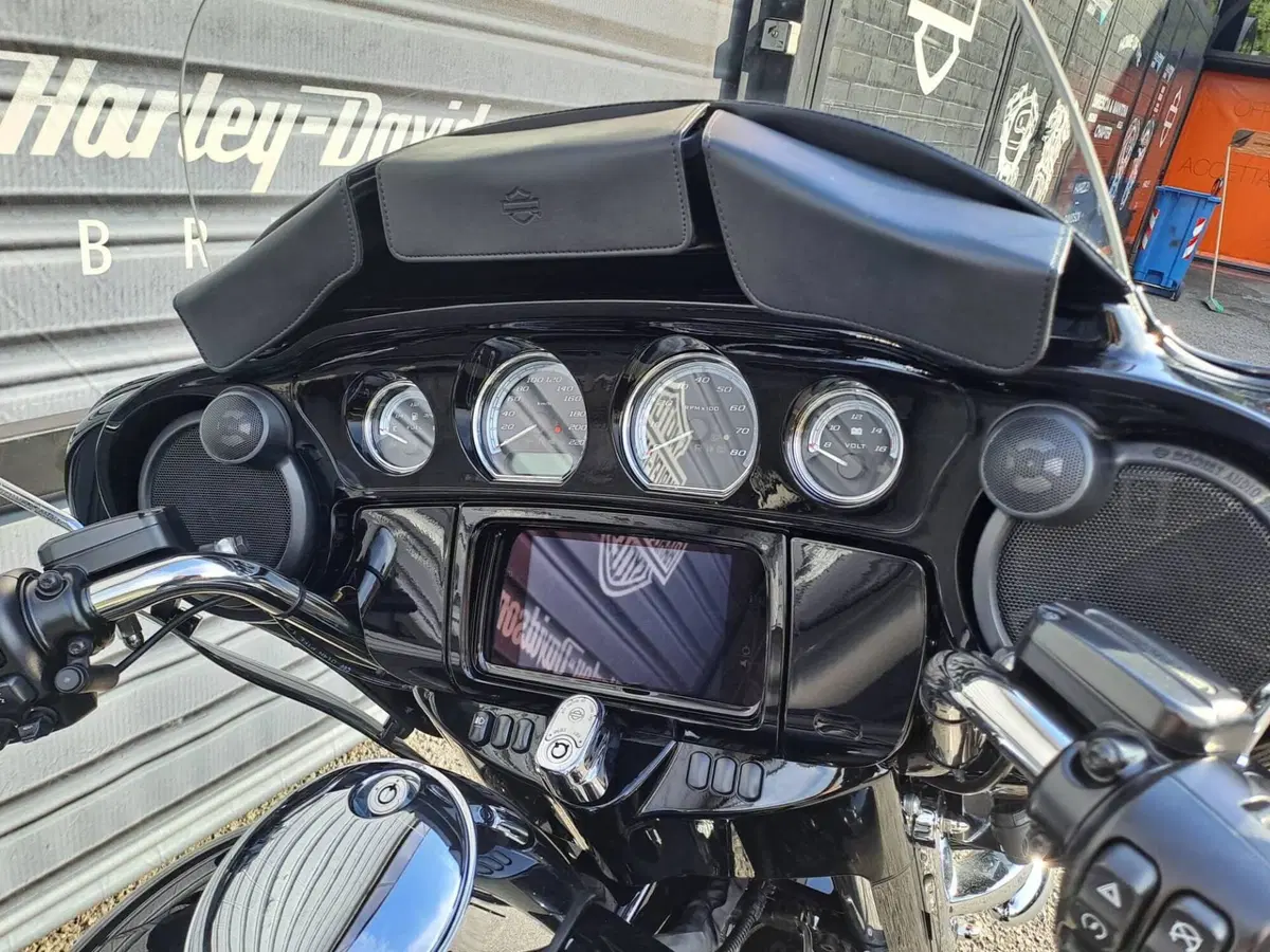 Harley-Davidson 114 Electra Glide Ultra Limited (2020) - FLHTK (4)
