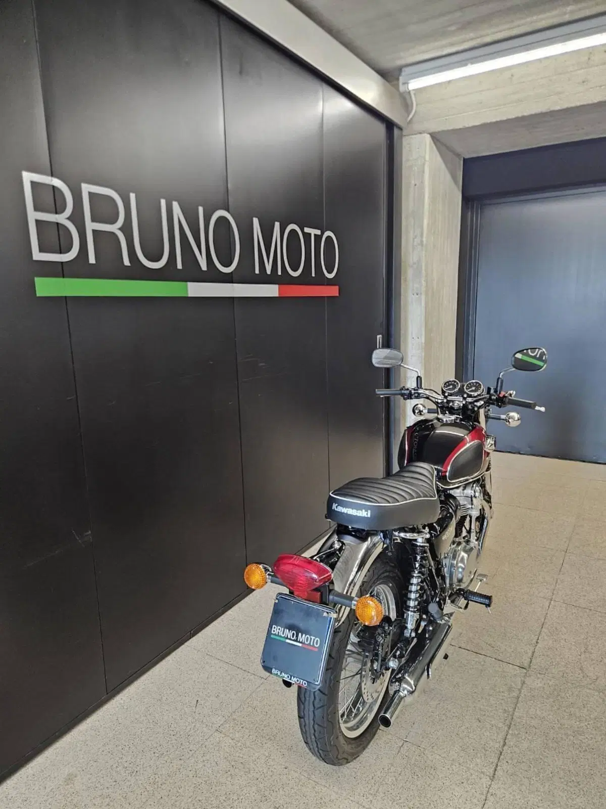 Kawasaki W 800 (2021 - 26) (2)