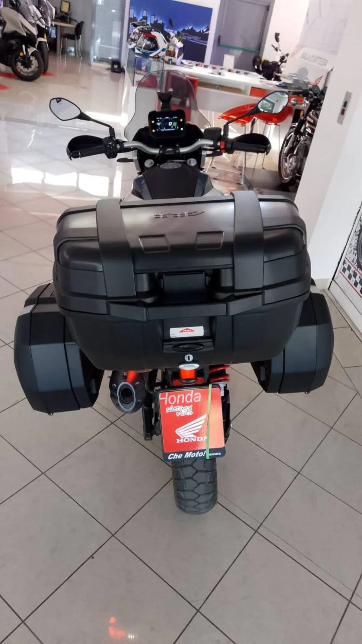 Moto Guzzi V85 TT (2021 - 23) (4)