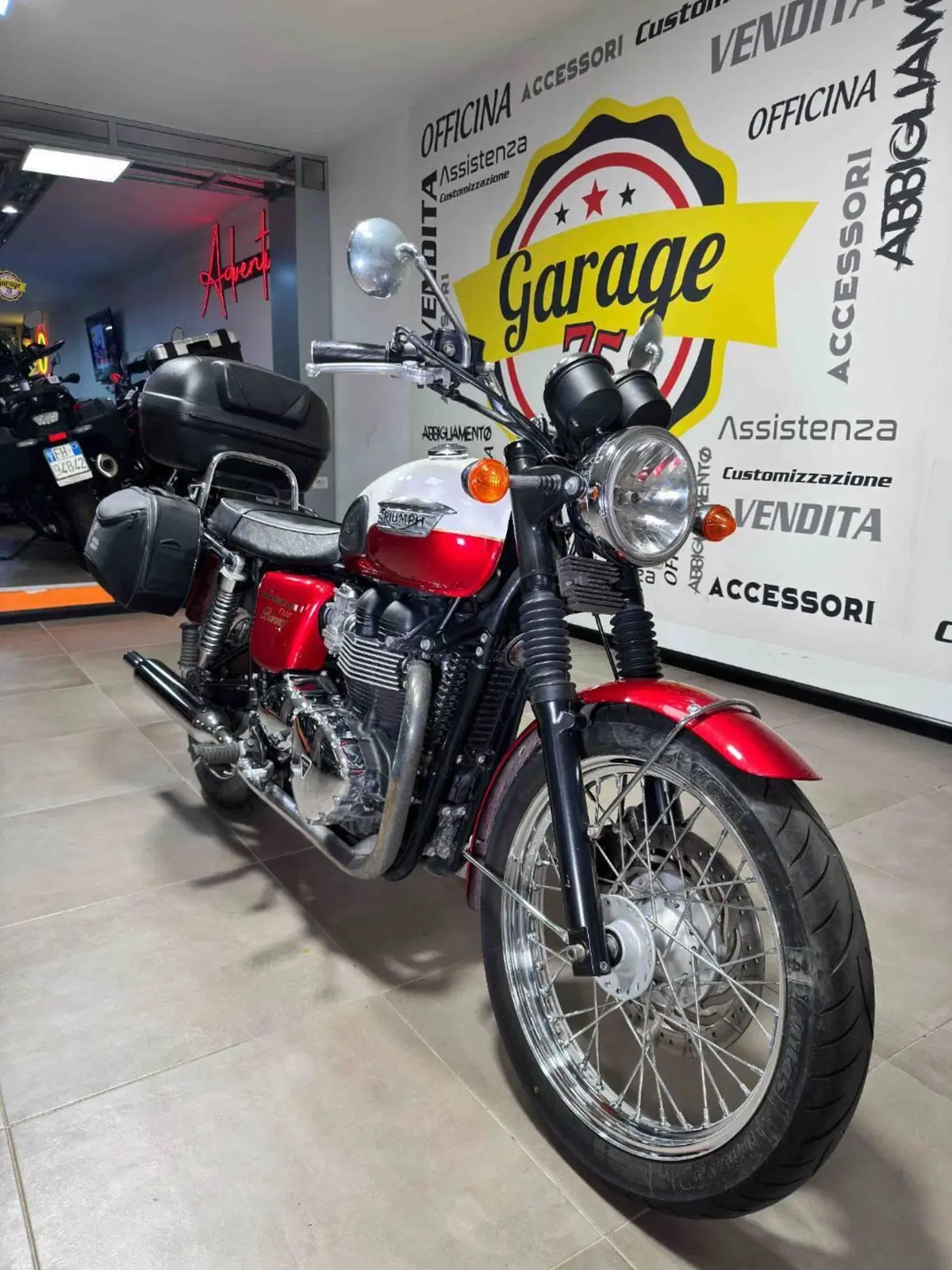 Triumph Bonneville T100 (2008 - 16) (2)
