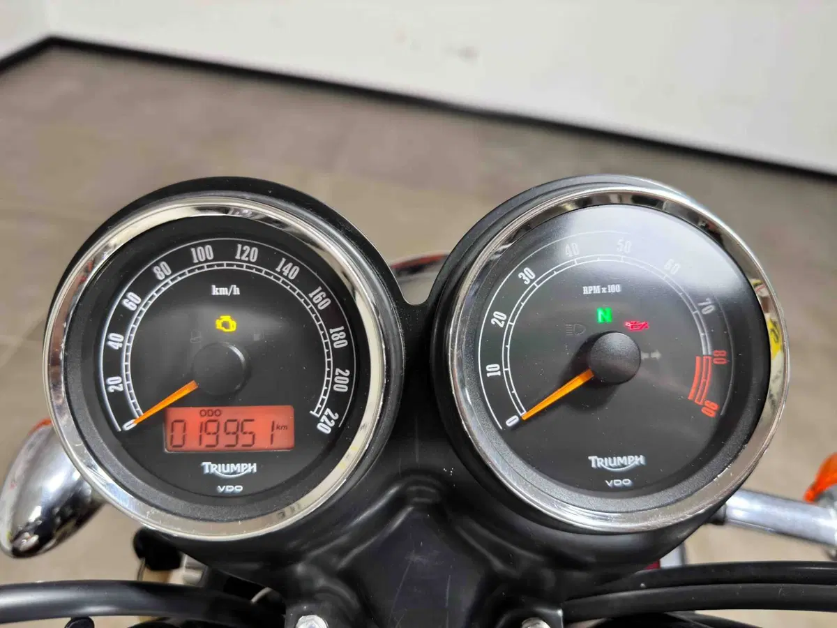 Triumph Bonneville T100 (2008 - 16) (5)