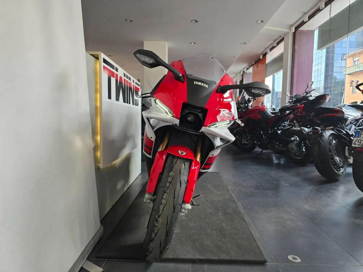 Yamaha YZF R9 70th (2026) (3)