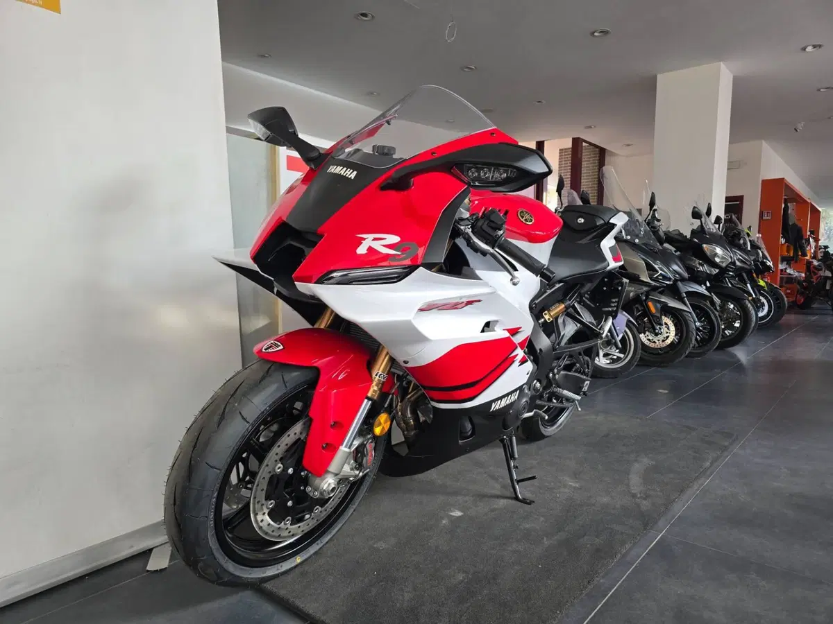 Yamaha YZF R9 70th (2026) (4)