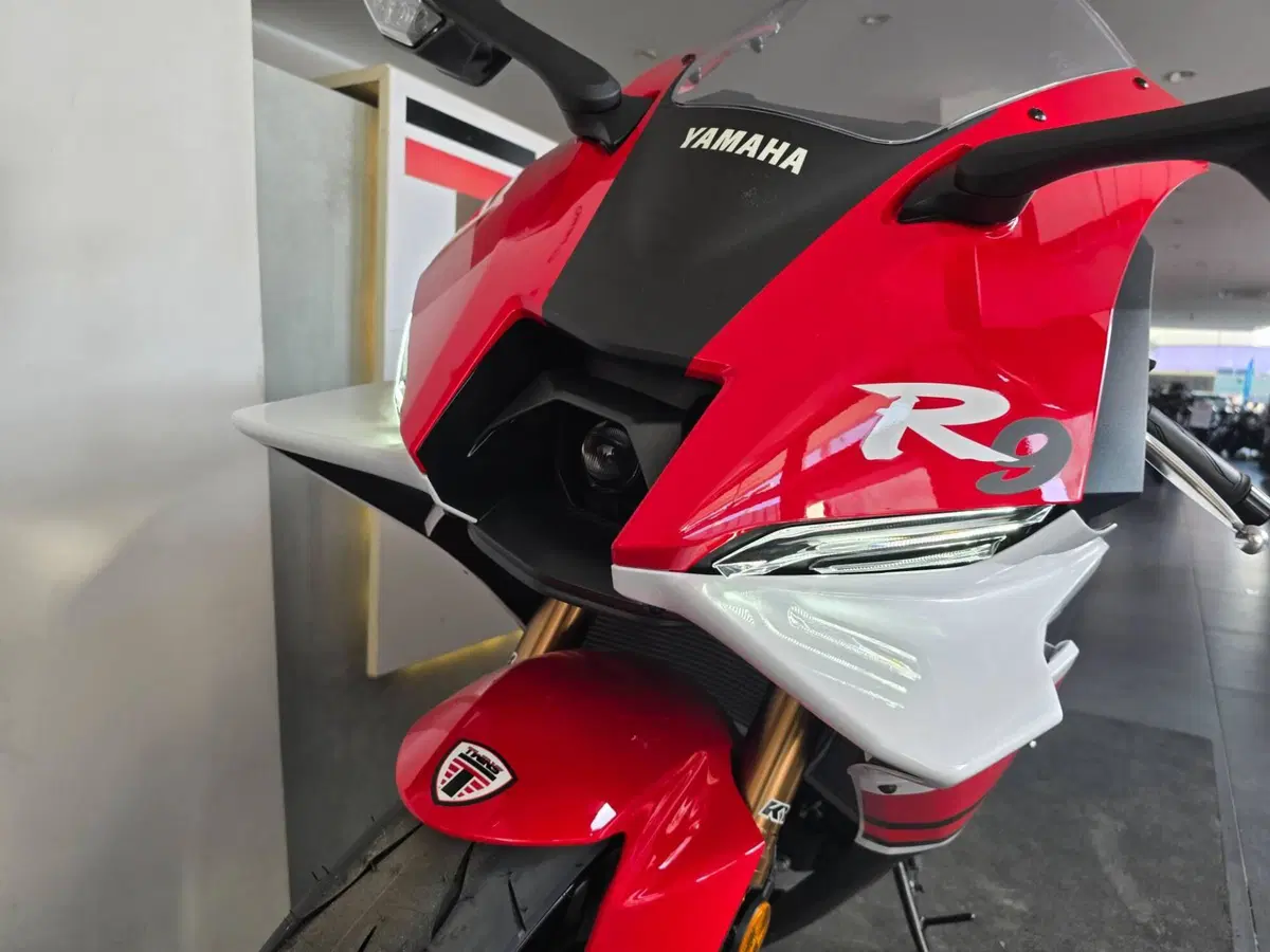 Yamaha YZF R9 70th (2026) (10)