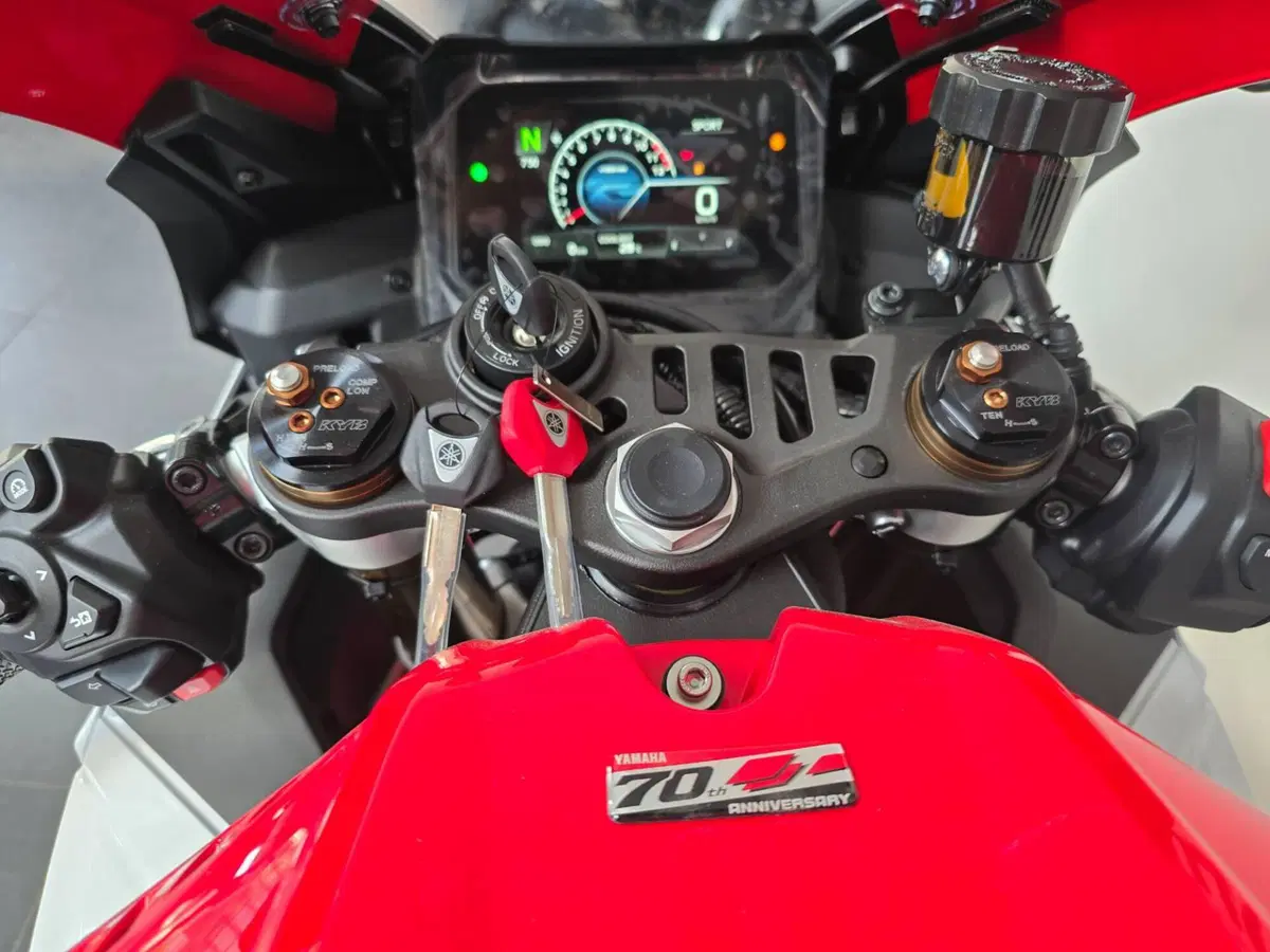 Yamaha YZF R9 70th (2026) (12)