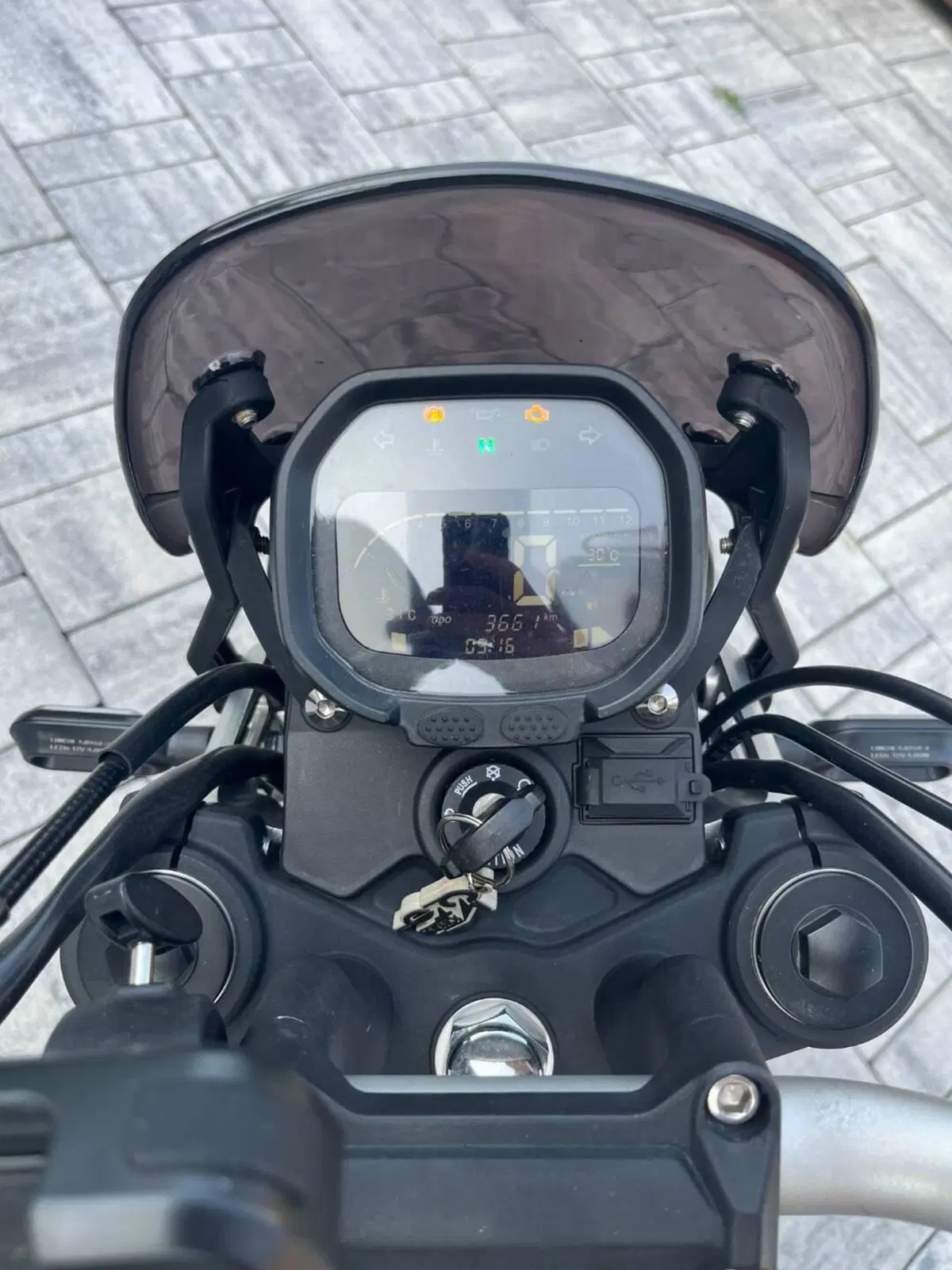 Voge Trofeo 300ACX Scrambler (2021 - 26) (4)