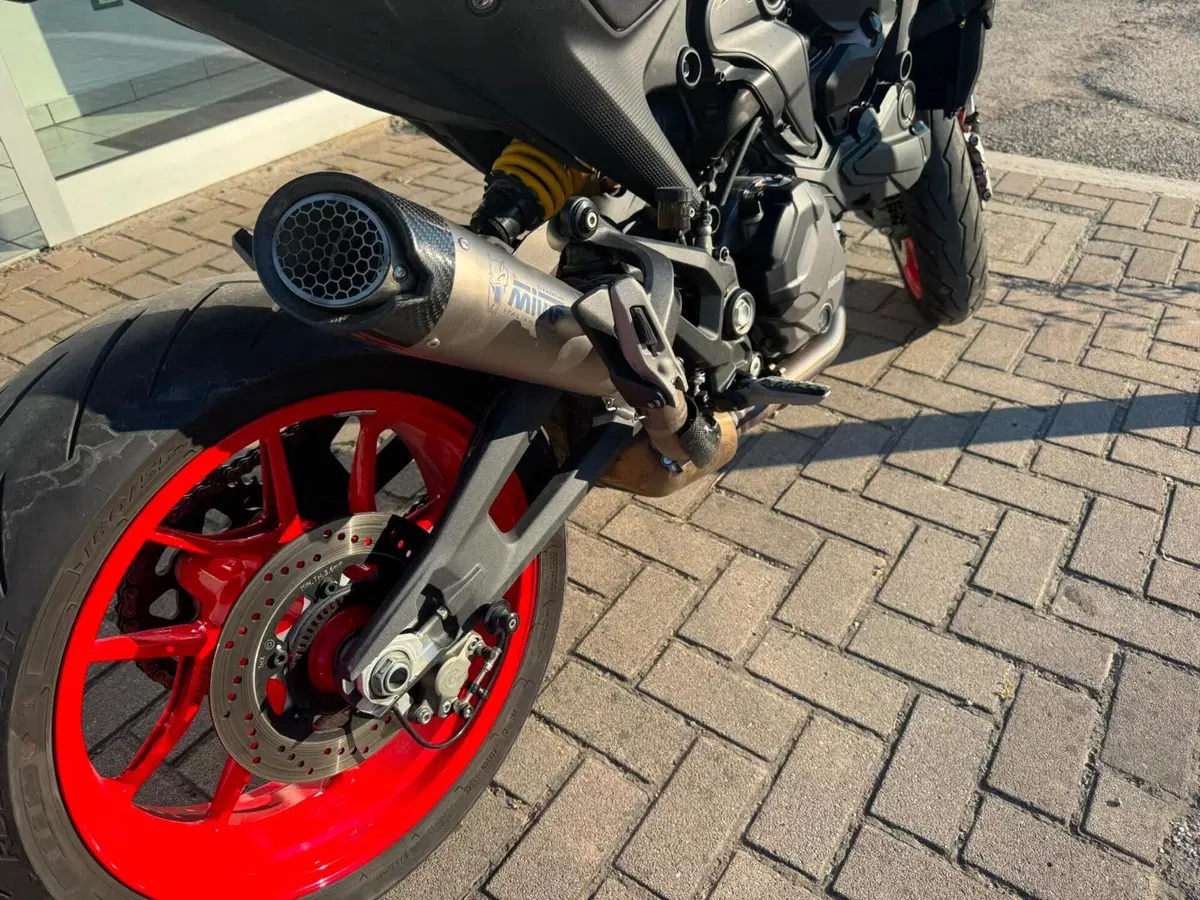 Ducati Monster 937 + (2021 - 25) (5)