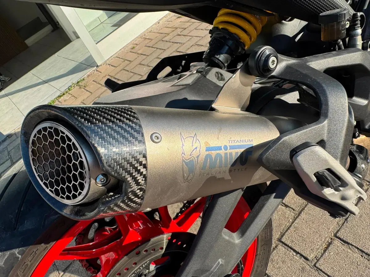 Ducati Monster 937 + (2021 - 25) (10)