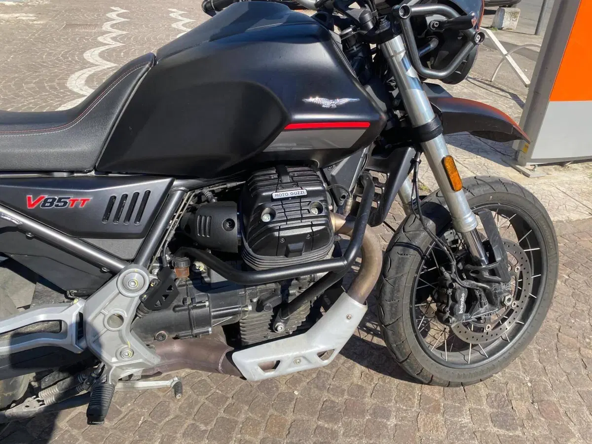 Moto Guzzi V85 TT (2021 - 23) (6)