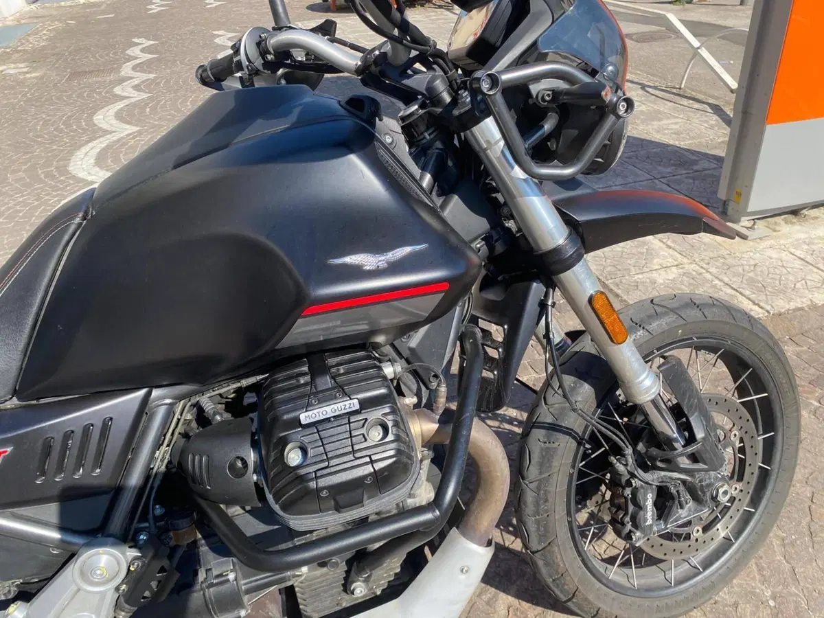 Moto Guzzi V85 TT (2021 - 23) (7)