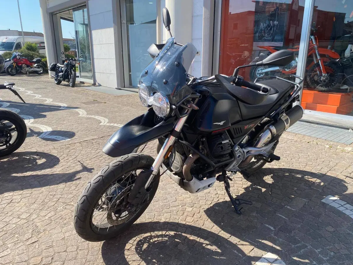 Moto Guzzi V85 TT (2021 - 23) (4)