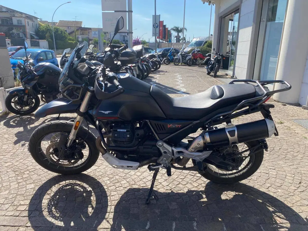Moto Guzzi V85 TT (2021 - 23) (2)