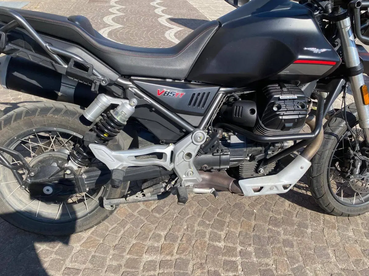 Moto Guzzi V85 TT (2021 - 23) (8)